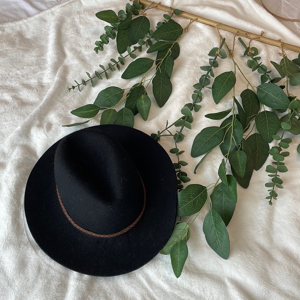 Black Hinge hat with brown braided cord.